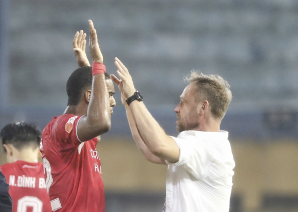 Trước nguy cơ mất ghế 'nóng' vì 4 trận liên tiếp không thắng, HLV Nhật Bản của Hà Nội nói gì? Trước nguy cơ mất ghế 'nóng' vì 4 trận liên tiếp không thắng, HLV Nhật Bản của Hà Nội nói gì?