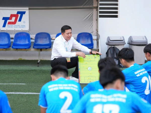 Trường CĐ Công thương TP.HCM - Trường ĐH Sư phạm TDTT TP.HCM: Đại chiến tranh ngôi đầu Trường CĐ Công thương TP.HCM - Trường ĐH Sư phạm TDTT TP.HCM: Đại chiến tranh ngôi đầu