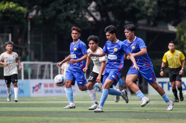 Trường ĐH Ngân hàng TP.HCM - Học viện Hàng không Việt Nam: 3 điểm an ủi Trường ĐH Ngân hàng TP.HCM - Học viện Hàng không Việt Nam: 3 điểm an ủi