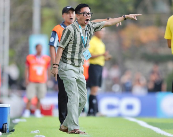 'Trường ĐH Nha Trang, đứng lên...'