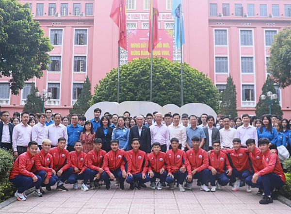 Trường ĐH Thủy lợi xuất quân: Khao khát mang cúp trở về