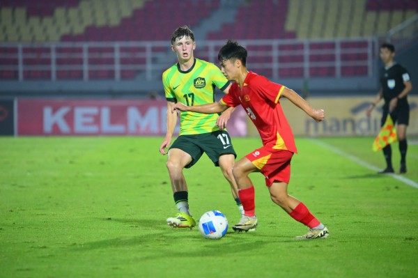 U.17 Việt Nam lội ngược dòng ngoạn mục vào chung kết