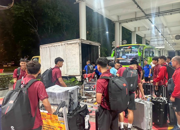 U.19 Việt Nam đến Indonesia an toàn, rất bất ngờ vì... U.19 Việt Nam đến Indonesia an toàn, rất bất ngờ vì...