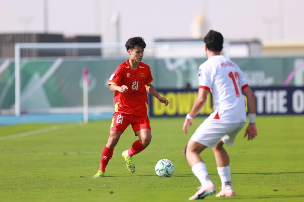 U.23 Việt Nam biến đội bóng Tây Á từ thế cửa trên thành ‘chú mèo’ yếu đuối U.23 Việt Nam biến đội bóng Tây Á từ thế cửa trên thành ‘chú mèo’ yếu đuối