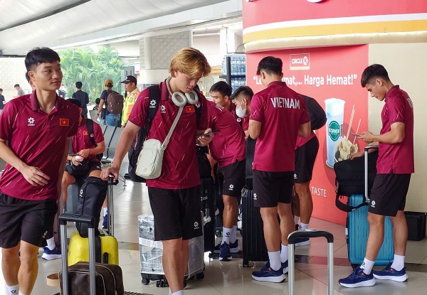 U.23 Việt Nam đến Indonesia an toàn, tập ngay ngày đầu: Chinh phục đỉnh cao khu vực U.23 Việt Nam đến Indonesia an toàn, tập ngay ngày đầu: Chinh phục đỉnh cao khu vực