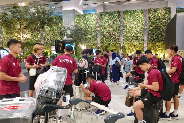 U.23 Việt Nam đến Indonesia an toàn, tập ngay ngày đầu: Chinh phục đỉnh cao khu vực U.23 Việt Nam đến Indonesia an toàn, tập ngay ngày đầu: Chinh phục đỉnh cao khu vực