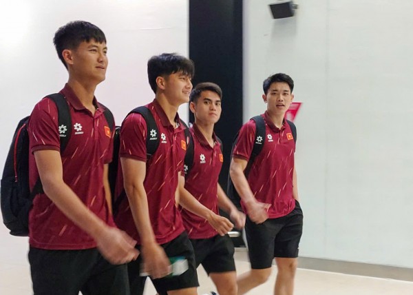 U.23 Việt Nam đến Indonesia an toàn, tập ngay ngày đầu: Chinh phục đỉnh cao khu vực U.23 Việt Nam đến Indonesia an toàn, tập ngay ngày đầu: Chinh phục đỉnh cao khu vực