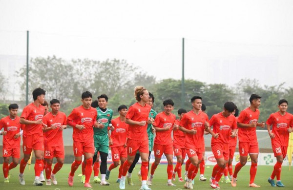 U.23 Việt Nam đến Indonesia an toàn, tập ngay ngày đầu: Chinh phục đỉnh cao khu vực U.23 Việt Nam đến Indonesia an toàn, tập ngay ngày đầu: Chinh phục đỉnh cao khu vực