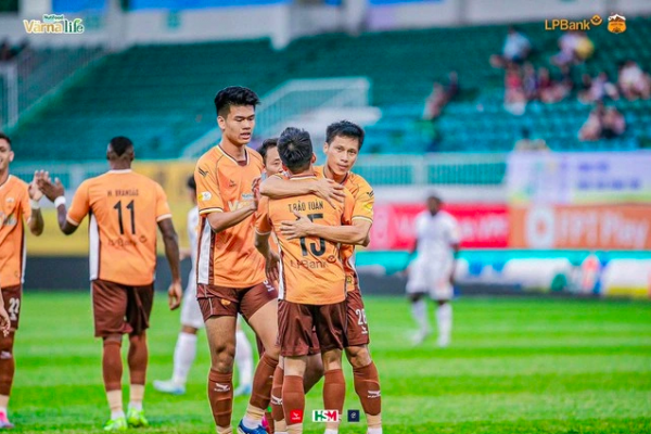 U.23 Việt Nam gọi trung vệ cao 1,95 m và tiền đạo 1,67 m: Tại sao không? U.23 Việt Nam gọi trung vệ cao 1,95 m và tiền đạo 1,67 m: Tại sao không?