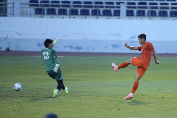 U.23 Việt Nam khí thế hừng hực, HLV Kim Sang-sik đích thân thị phạm! U.23 Việt Nam khí thế hừng hực, HLV Kim Sang-sik đích thân thị phạm!