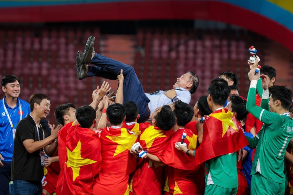 U.23 Việt Nam sang Ả Rập Xê Út ngày 26.12, cặp bài trùng Trần Anh Tú và Kim Sang-sik sát cánh U.23 Việt Nam sang Ả Rập Xê Út ngày 26.12, cặp bài trùng Trần Anh Tú và Kim Sang-sik sát cánh