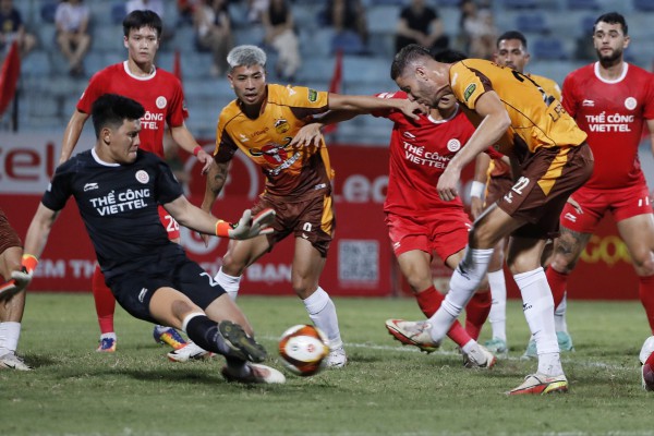 V-League 2023-2024: HAGL có trận thắng quý hơn vàng