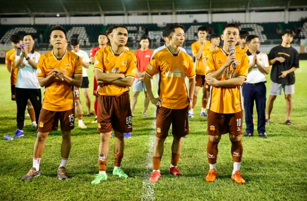 V-League chưa kịp nguội, HAGL đã sốt sắng làm những điều đặc biệt: Nói không với… rớt hạng! V-League chưa kịp nguội, HAGL đã sốt sắng làm những điều đặc biệt: Nói không với… rớt hạng!