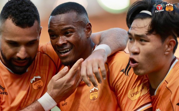 V-League cực căng: HAGL và 'vua bất bại' còn nguyên nguy cơ xuống hạng V-League cực căng: HAGL và 'vua bất bại' còn nguyên nguy cơ xuống hạng