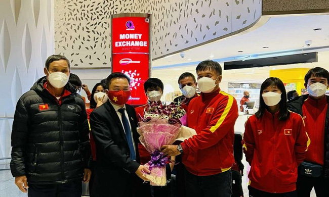 VCK Cúp bóng đá Nữ châu Á 2022: Nhóm đầu tiên của đội tuyển nữ Việt Nam đã tới Ấn Độ