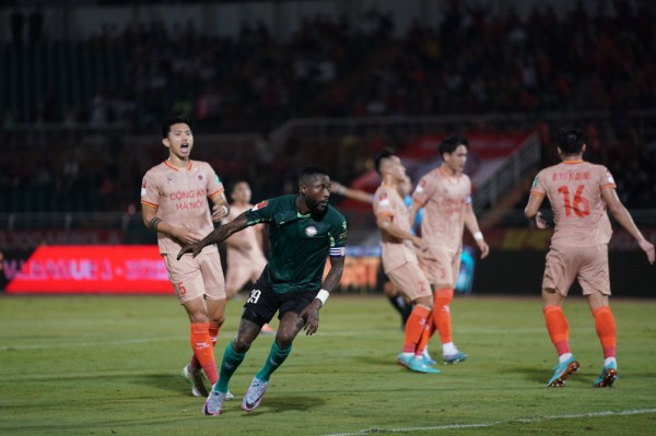 V.League – CAHN áp sát ngôi đầu sau màn rượt đuổi tỉ số với CLB TP Hồ Chí Minh
