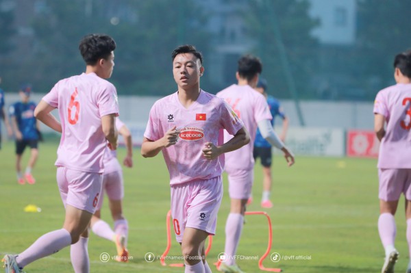 Văn Toàn tiết lộ bất ngờ: 'HLV Kim Sang-sik không nói nhiều về chuyên môn, bởi...'