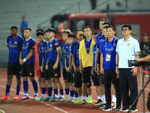 Vắng nhân vật đặc biệt, HAGL khó trụ hạng: Thủ môn cao 1,91 m phải 'gánh' đội? Vắng nhân vật đặc biệt, HAGL khó trụ hạng: Thủ môn cao 1,91 m phải 'gánh' đội?