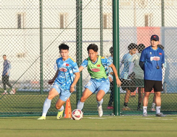 Vĩ Hào đang cực khỏe, quyết không để thầy Kim loại khỏi U.23 Việt Nam: ‘Tôi đã sẵn sàng’ Vĩ Hào đang cực khỏe, quyết không để thầy Kim loại khỏi U.23 Việt Nam: ‘Tôi đã sẵn sàng’