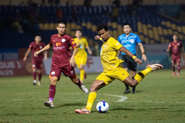 Vì sao bóng đá miền Trung, miền Nam sa sút: Cuộc đua trụ hạng ‘mạnh vì gạo, bạo vì tiền’? Vì sao bóng đá miền Trung, miền Nam sa sút: Cuộc đua trụ hạng ‘mạnh vì gạo, bạo vì tiền’?