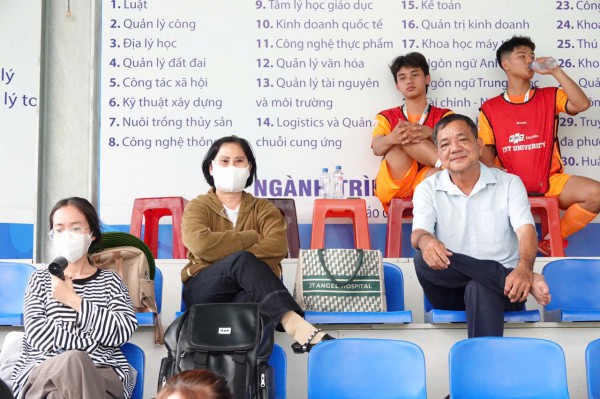 Vợ chồng U.60 đến đất sen hồng cổ vũ 'Ronaldo béo' tại TNSV THACO cup 2026