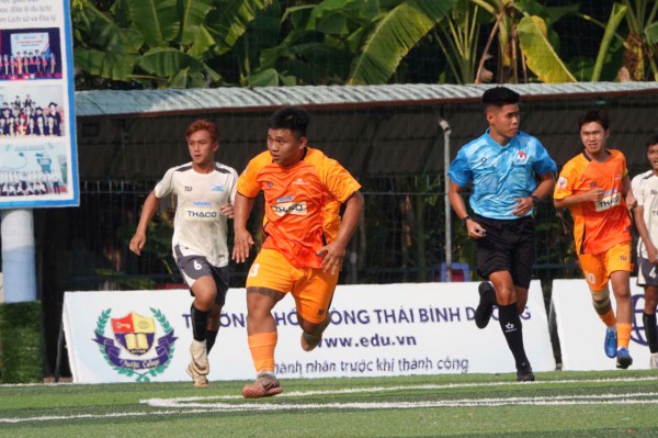 Vợ chồng U.60 đến đất sen hồng cổ vũ 'Ronaldo béo' tại TNSV THACO cup 2026