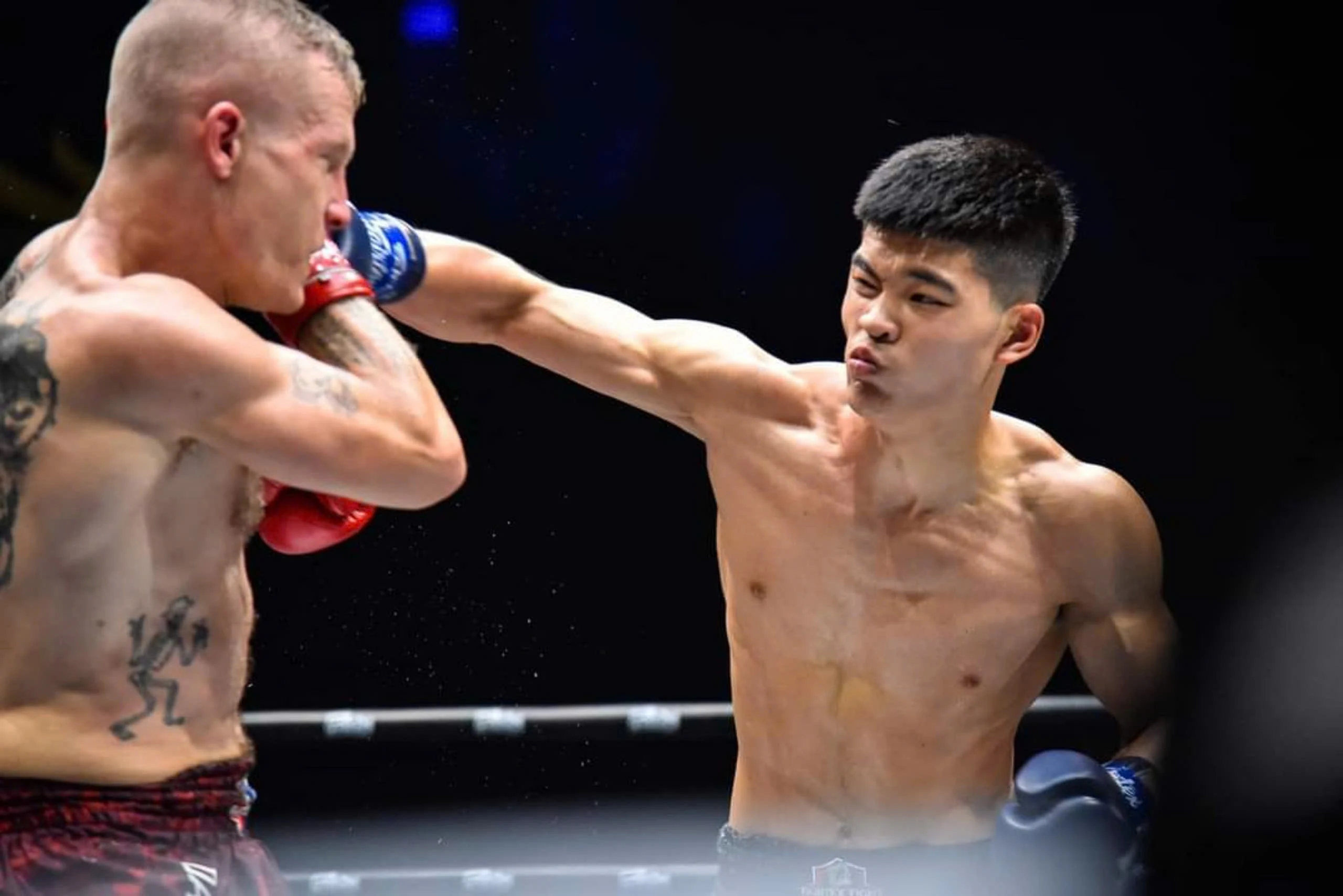 Võ sĩ Việt Nam so tài với đối thủ đẳng cấp ở sự kiện kickboxing MAXFC 29