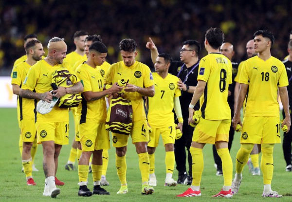 Vừa kháng cáo FIFA, FAM vừa tuyên bố cứng rắn: Sẽ trừng phạt HLV đội tuyển Malaysia vì…