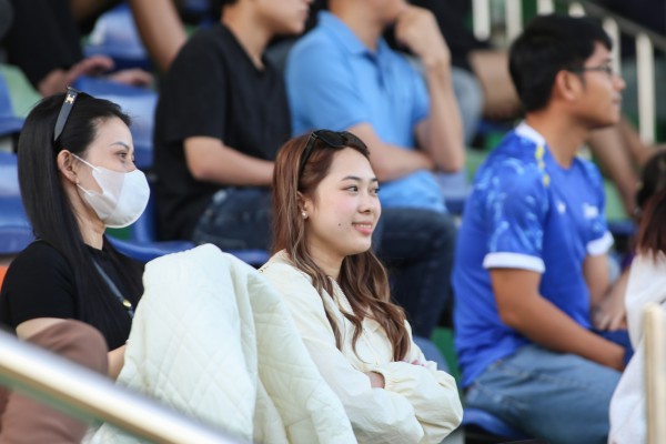 Vượt 12.000 km từ Canada về Việt Nam, 'tiếp lửa' cho bạn Vượt 12.000 km từ Canada về Việt Nam, 'tiếp lửa' cho bạn