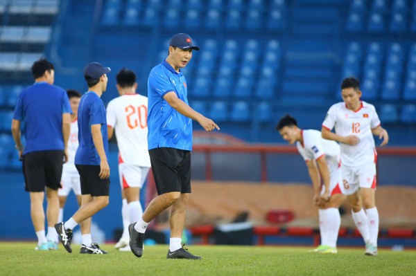 Xuất hiện nhiều tình tiết lạ trước thềm trận đội tuyển Việt Nam đấu Nepal Xuất hiện nhiều tình tiết lạ trước thềm trận đội tuyển Việt Nam đấu Nepal