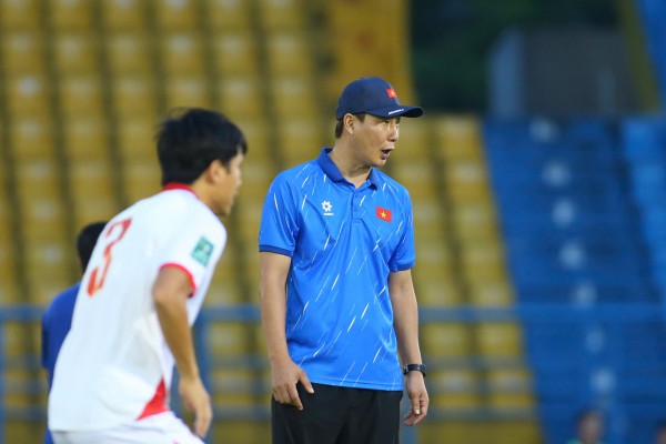 Xuất hiện nhiều tình tiết lạ trước thềm trận đội tuyển Việt Nam đấu Nepal Xuất hiện nhiều tình tiết lạ trước thềm trận đội tuyển Việt Nam đấu Nepal