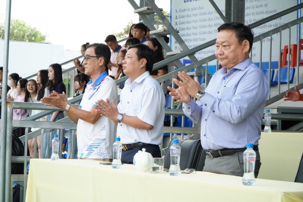 Áo xanh thanh niên ‘phủ sóng’ sân Đồng Tháp giải TNSV THACO cup 2026 Áo xanh thanh niên ‘phủ sóng’ sân Đồng Tháp giải TNSV THACO cup 2026