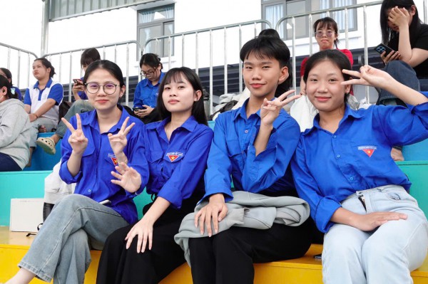 Áo xanh thanh niên ‘phủ sóng’ sân Đồng Tháp giải TNSV THACO cup 2026 Áo xanh thanh niên ‘phủ sóng’ sân Đồng Tháp giải TNSV THACO cup 2026