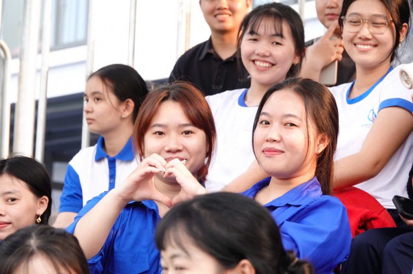 Áo xanh thanh niên ‘phủ sóng’ sân Đồng Tháp giải TNSV THACO cup 2026 Áo xanh thanh niên ‘phủ sóng’ sân Đồng Tháp giải TNSV THACO cup 2026