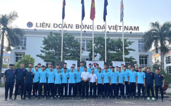 ĐT U17 Việt Nam khởi hành tới Qatar tiếp tục chuẩn bị cho VCK U17 châu Á 2023