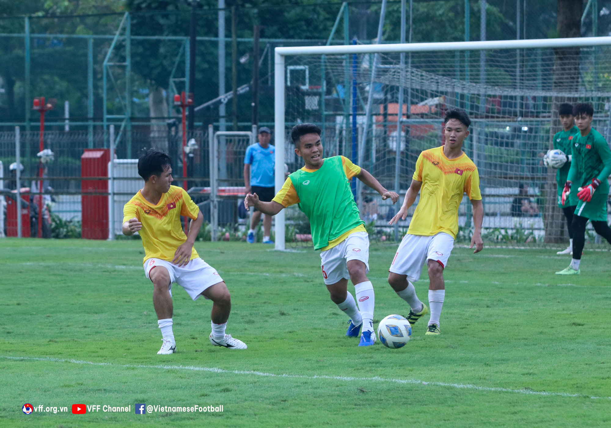 ĐT U19 Việt Nam tập buổi đầu tiên tại Jakarta