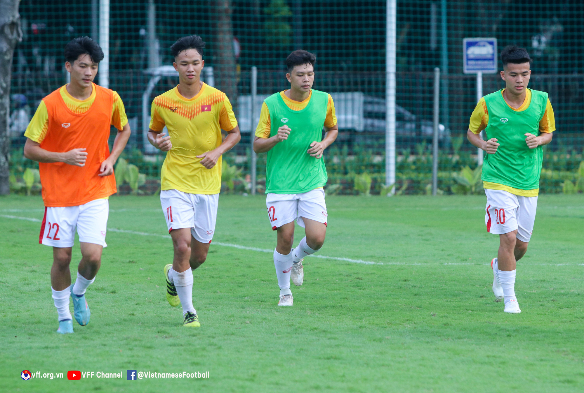 ĐT U19 Việt Nam tập buổi đầu tiên tại Jakarta