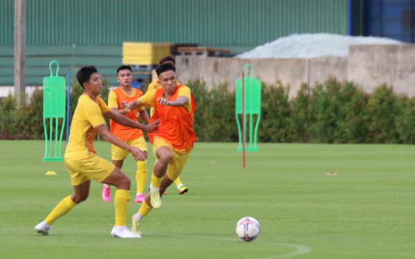 ĐT U23 Việt Nam tập buổi đầu tiên tại Bangkok, lên phương án nhân sự cho trận “thử lửa” với U23 Bahrain