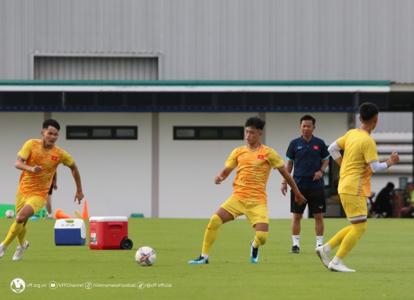 ĐT U23 Việt Nam tập buổi đầu tiên tại Bangkok, lên phương án nhân sự cho trận “thử lửa” với U23 Bahrain