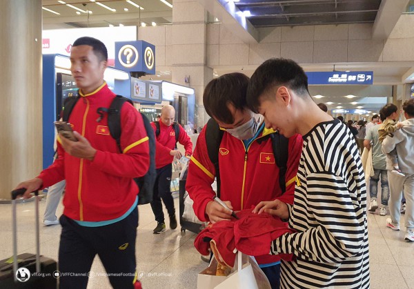 ĐT Việt Nam đã có mặt tại Suwon, chuẩn bị cho trận giao hữu với đội tuyển Hàn Quốc