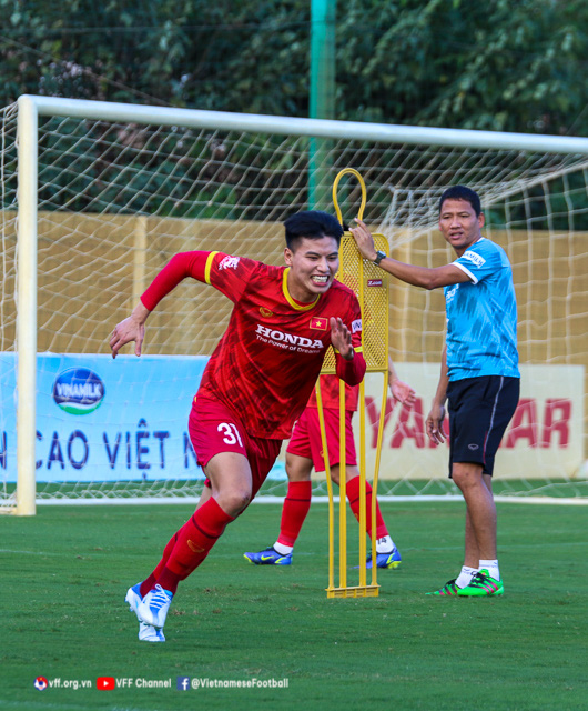 ĐT Việt Nam tăng cường rèn đấu pháp, Châu Ngọc Quang hi vọng được ra sân đấu Borussia Dortmund