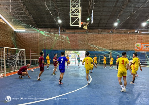 ĐT futsal Việt Nam đã đặt chân tới Paraguay, nỗ lực thích nghi với múi giờ mới