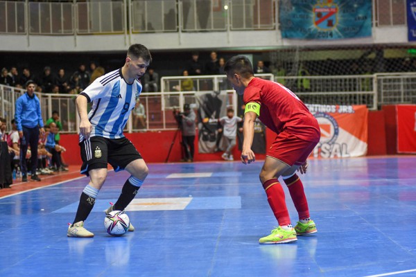 ĐT futsal Việt Nam thua đương kim Á quân thế giới 1-4 trong trận giao hữu đầu tiên tại Argentina