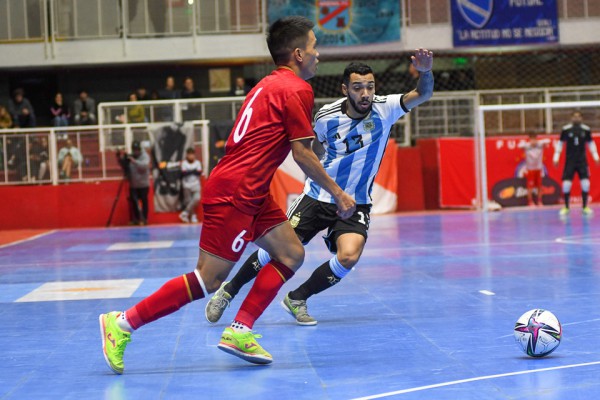 ĐT futsal Việt Nam thua đương kim Á quân thế giới 1-4 trong trận giao hữu đầu tiên tại Argentina