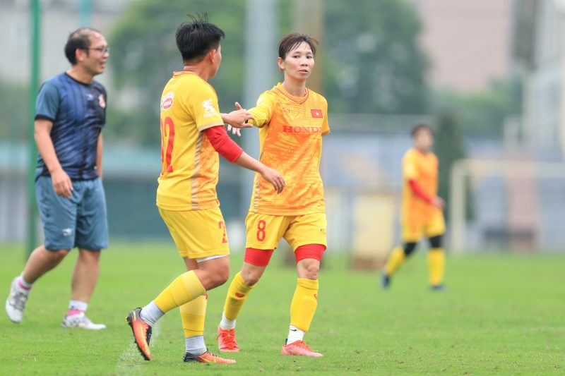 ĐT nữ Việt Nam học hỏi nhiều kinh nghiệm sau trận đấu với đội cựu tuyển thủ nam
