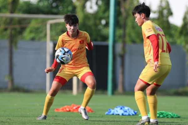 ĐT nữ Việt Nam làm quen với trái bóng OCEAUNZ của VCK bóng đá nữ thế giới 2023