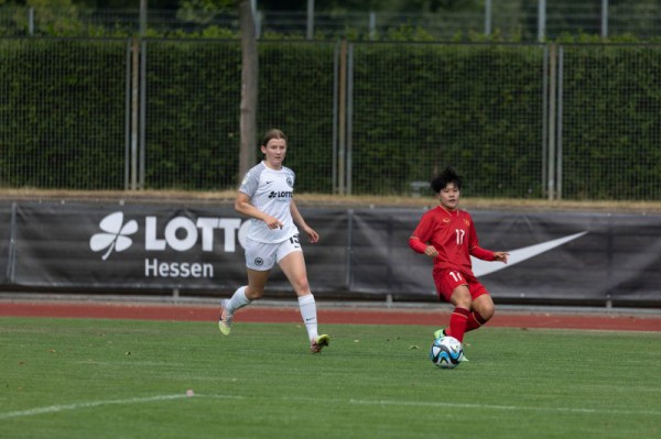 ĐT nữ Việt Nam thắng 2-1 trong trận giao hữu đầu tiên tại Đức