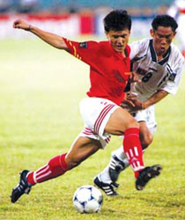 Đại chiến 'nảy lửa' cựu Quả bóng vàng Việt Nam trên sân Trường ĐH Đồng Tháp