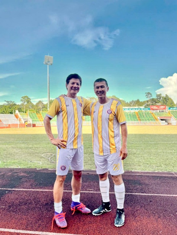 Đại chiến 'nảy lửa' cựu Quả bóng vàng Việt Nam trên sân Trường ĐH Đồng Tháp