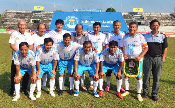 Đại chiến 'nảy lửa' cựu Quả bóng vàng Việt Nam trên sân Trường ĐH Đồng Tháp